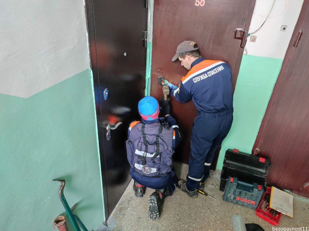 Двери открыты: Челябинские спасатели выручают горожан из бытовых передряг