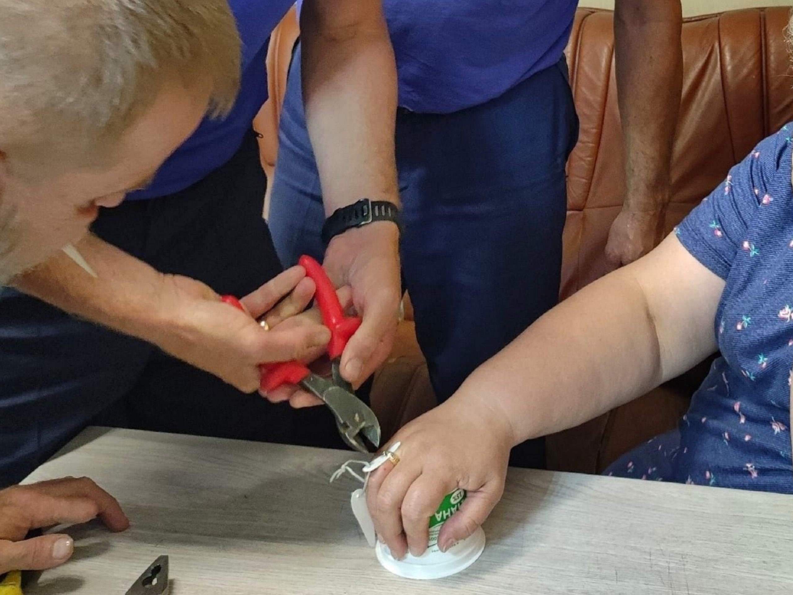 «Ювелирный капкан»: спасатели сняли кольцо с пальца челябинки