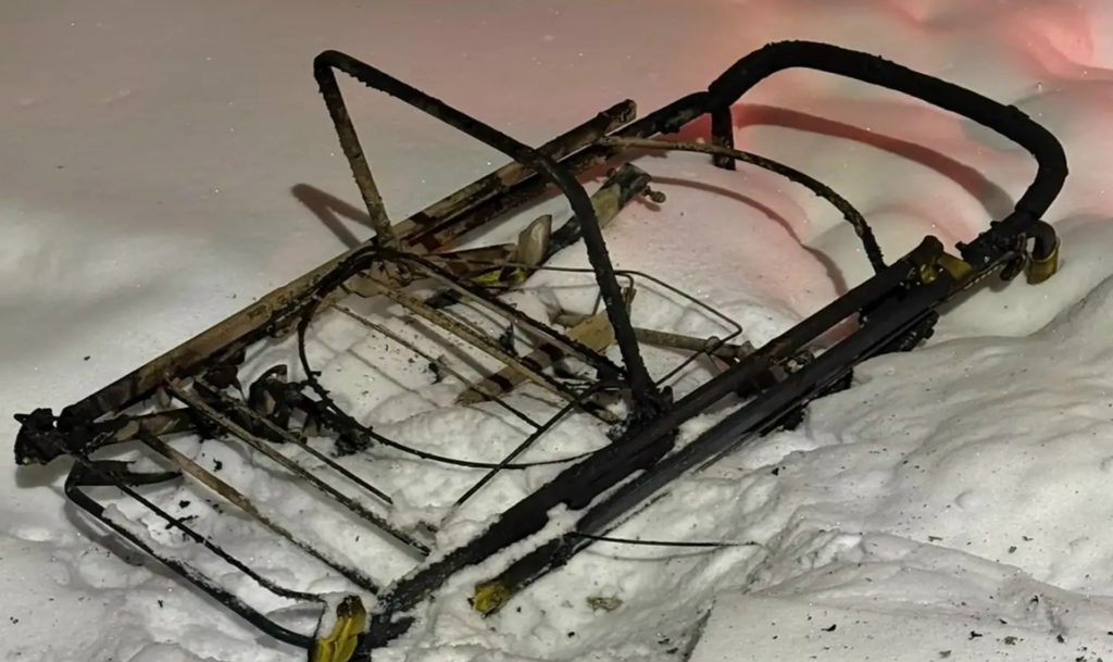 Подожгли санки - в итоге чуть не спалили весь подъезд!