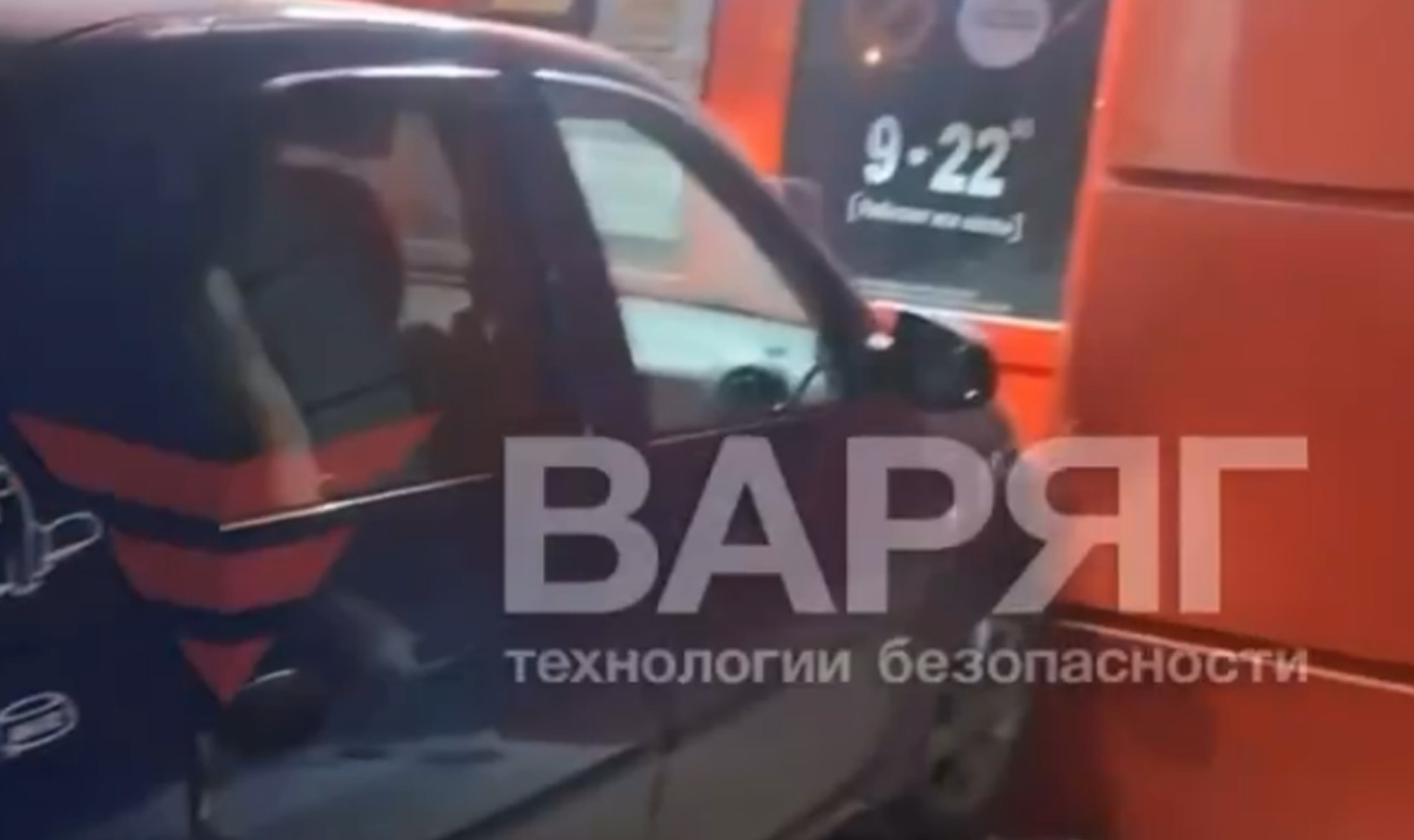 Влетел в двери заведения! В Челябинске водитель протаранил алкомаркет