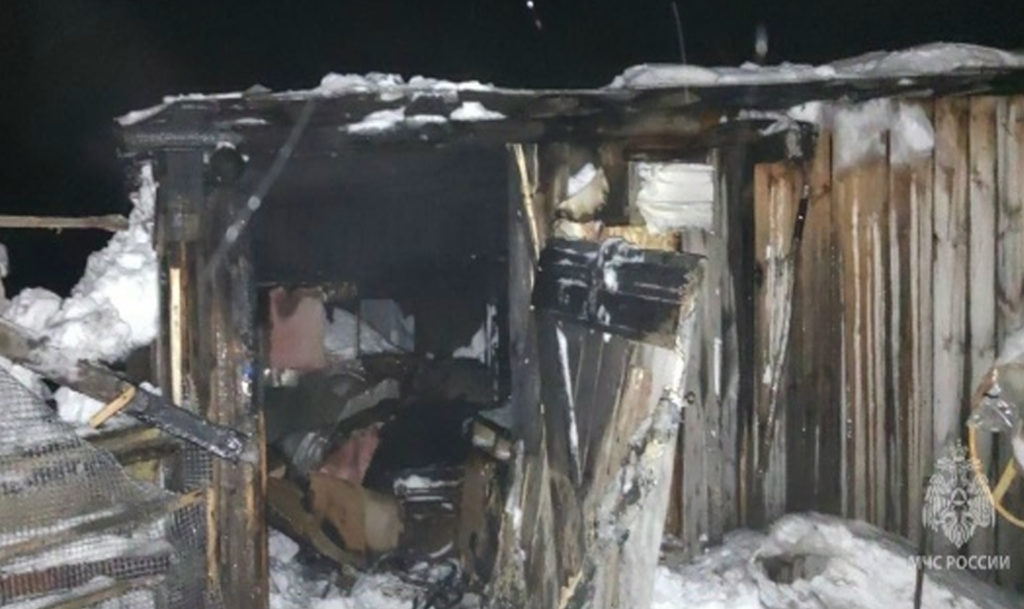 Возгорание в селе Дуванкуль: вспыхнула хозяйственная постройка на улице Дуванкульской