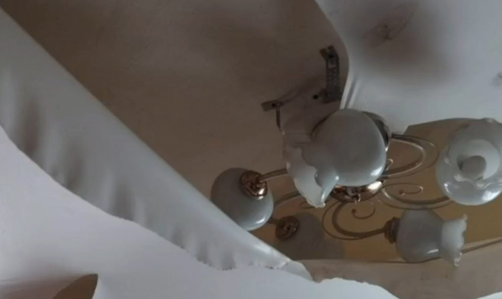 В прорыве трубы и потопе, из-за которого погибли попугаи в одной из квартир, может быть виновата УК