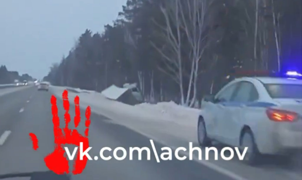 Прямо сейчас он лежит в сугробе!