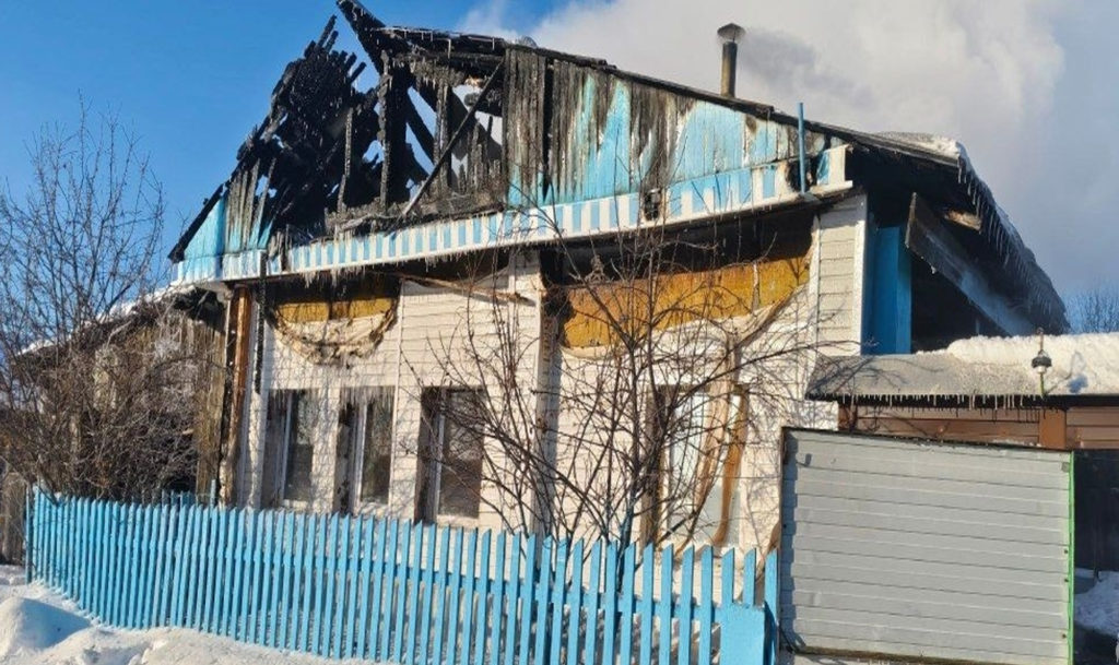 В огне была кровля и надворные постройки!