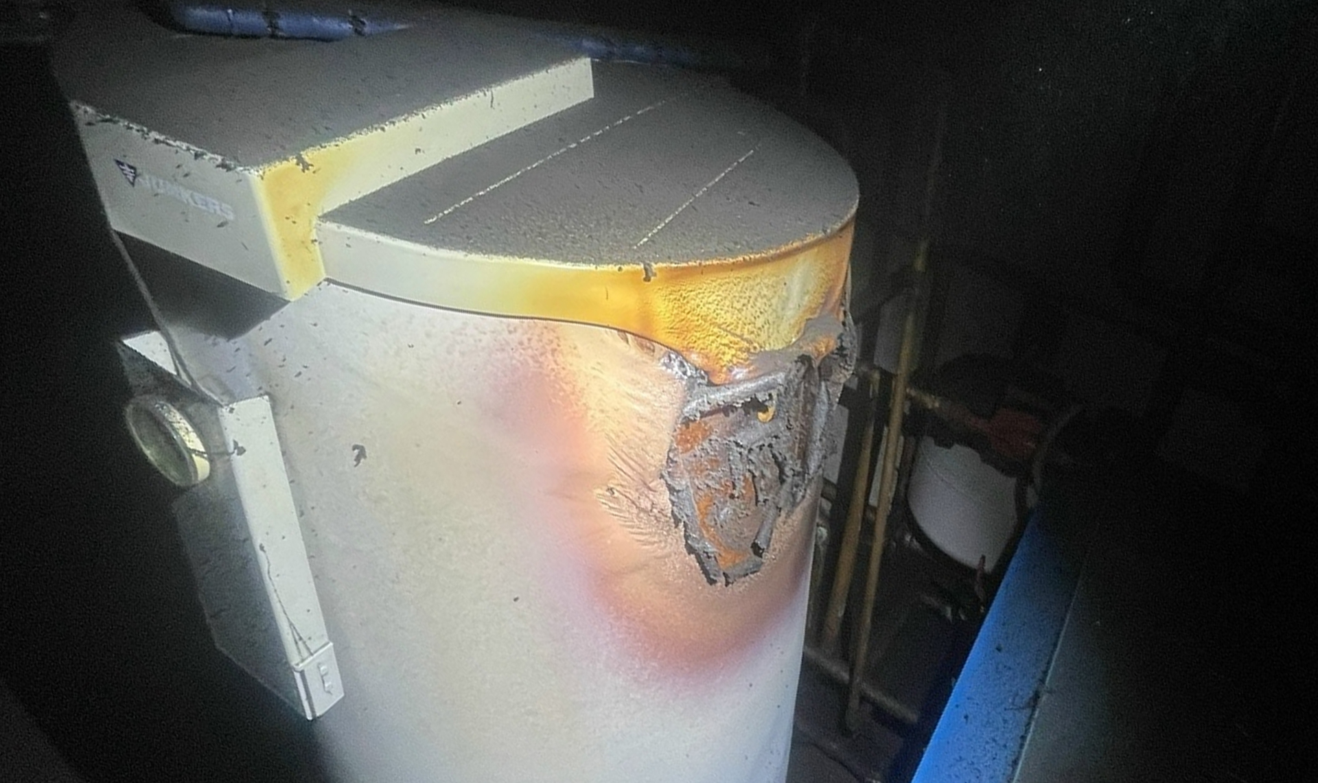 Чуть не взорвался. В частном доме Магнитогорска загорелся газовый котел!