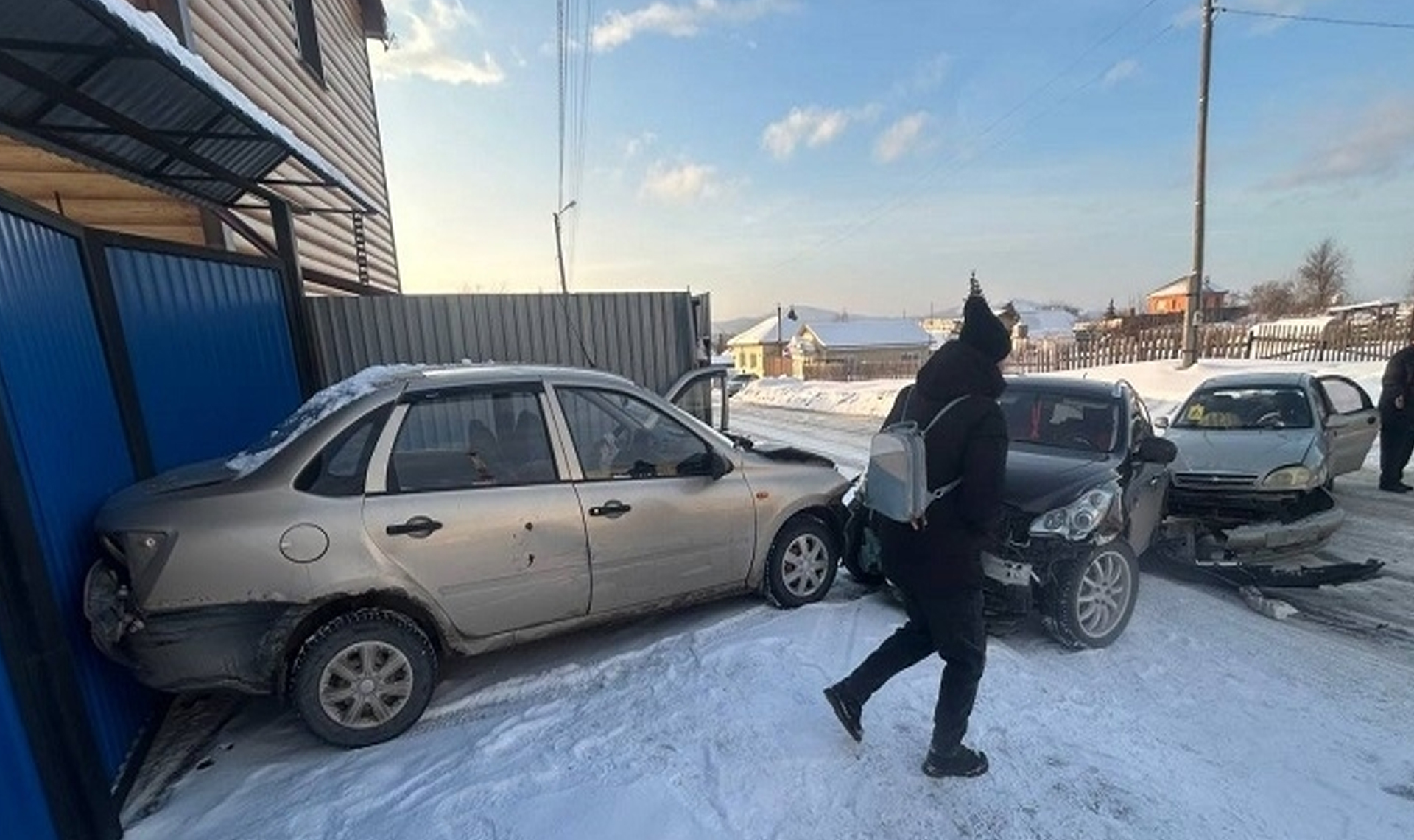 Ехал слишком быстро? Водитель "Инфинити" устроил массовую аварию