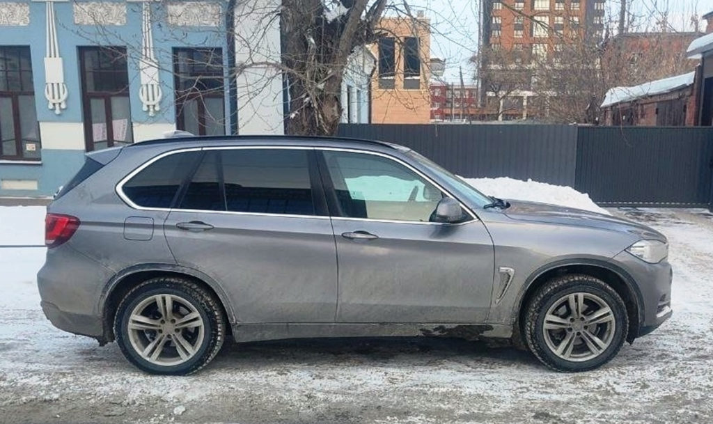 У водителя премиального внедорожника забрали машину для нужд минобороны