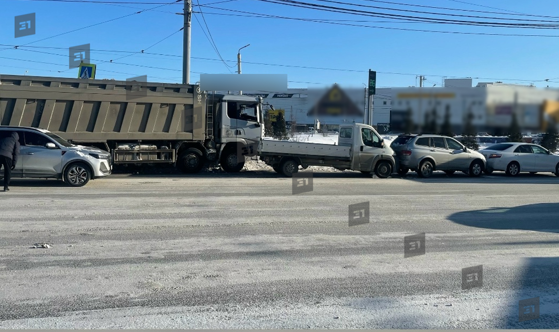 Фура, грузовик и две легковушки! Массовая авария на Копейском шоссе