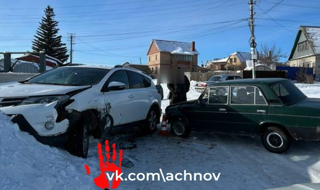 За рулём был подросток! В Магнитогорске 15-летний юноша устроил аварию