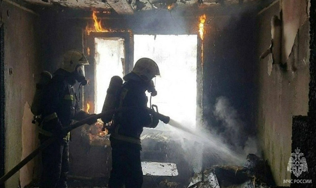 В поселке Пригородный загорелся жилой дом