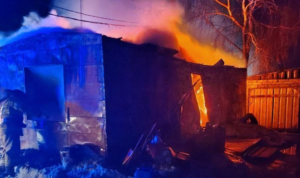 В одном из сгоревших вагончиков торговой компании в Муслюмово жил сторож