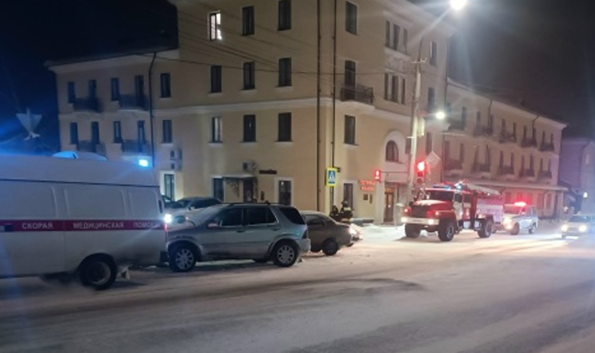 Автоледи на "Мерседесе" отправила в больницу 3-летнего ребенка