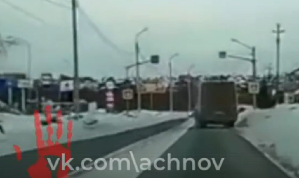 Проехал на красный свет и неправильно выполнял повороты!