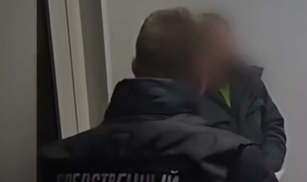 В Копейске директор учебного заведения брал взятки за выдачу фальшивых справок о прохождении учёбы