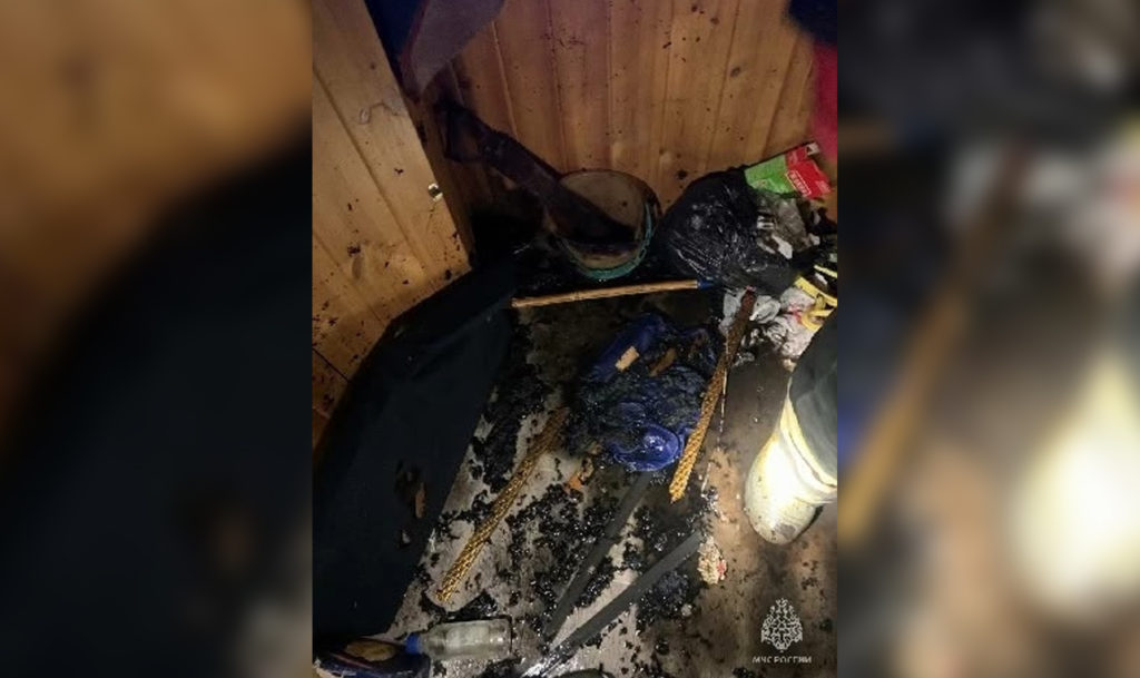 В Магнитогорске загорелось здание на улице Галиуллина