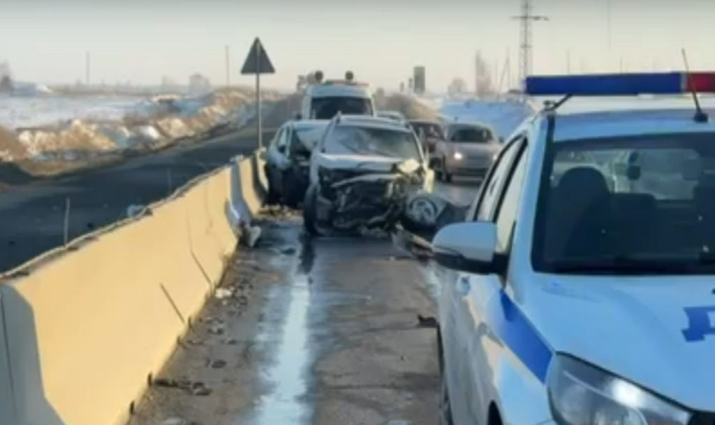Автоледи занесло на дороге: три человека пострадали