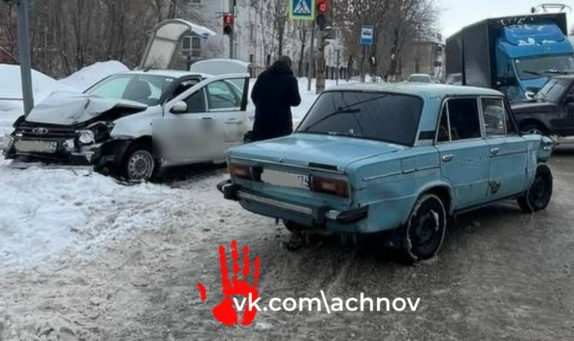 Молодой бесправник, катаясь с молодой особой, устроил аварию в Магнитогорске
