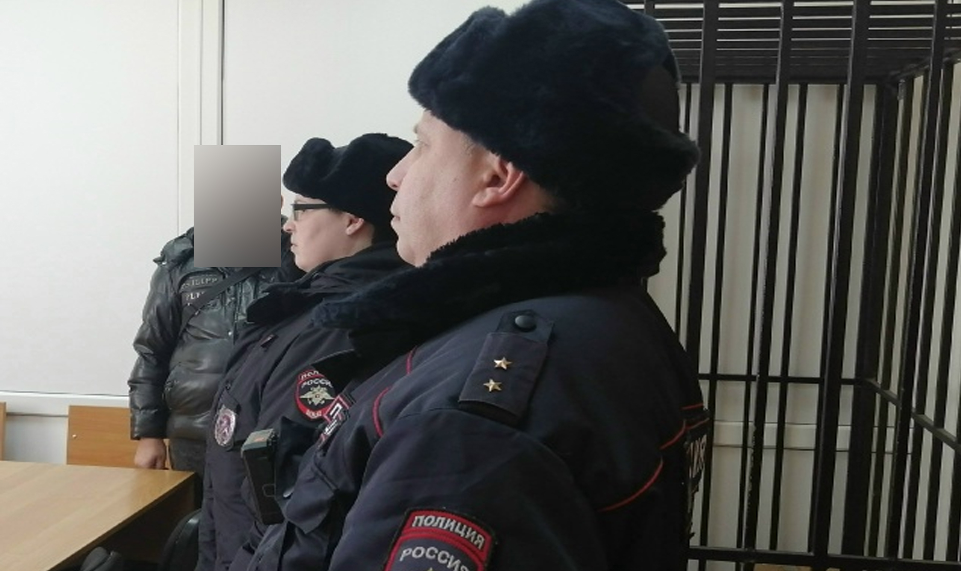 Военный получил срок в колонии за то, что делал перевязки в больнице и не служил в это время