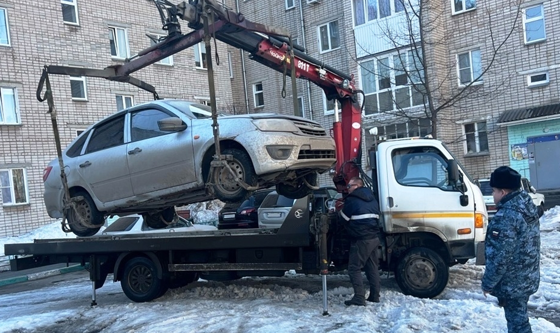 У копейских должников забрали машины! Пока что не навсегда, а на спецстоянку