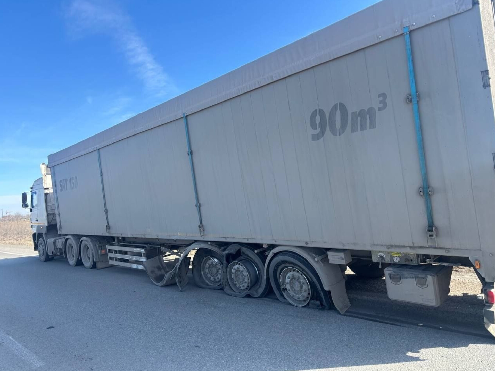 Стало плохо за рулём! Пенсионерка на "Тойоте" влетела в грузовик 