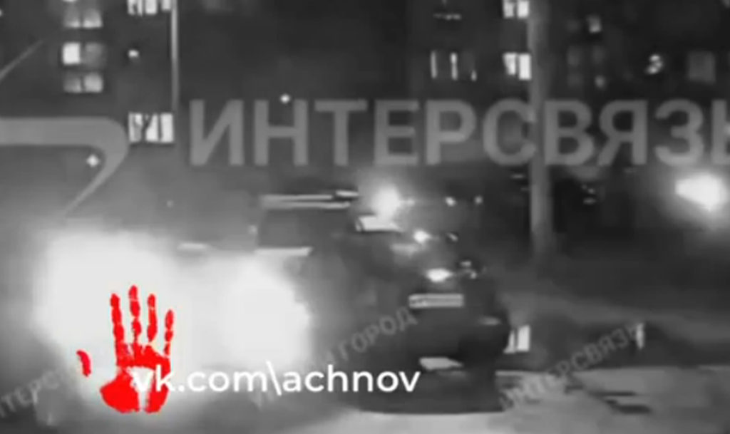 Вот это бомбануло! Жители двора на ЧМЗ разом подпрыгнули от взрыва очень мощной петарды