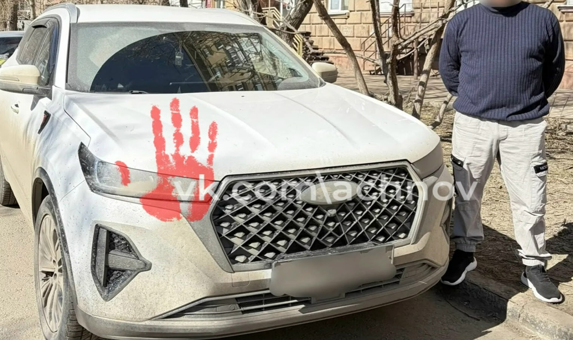 Сотрудник автосалона украл машину у клиента