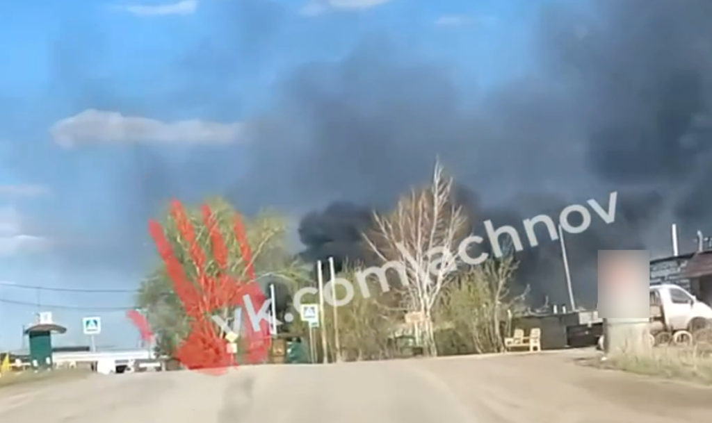 Большой столб густого дыма заметили челябинцы со стороны Копейска