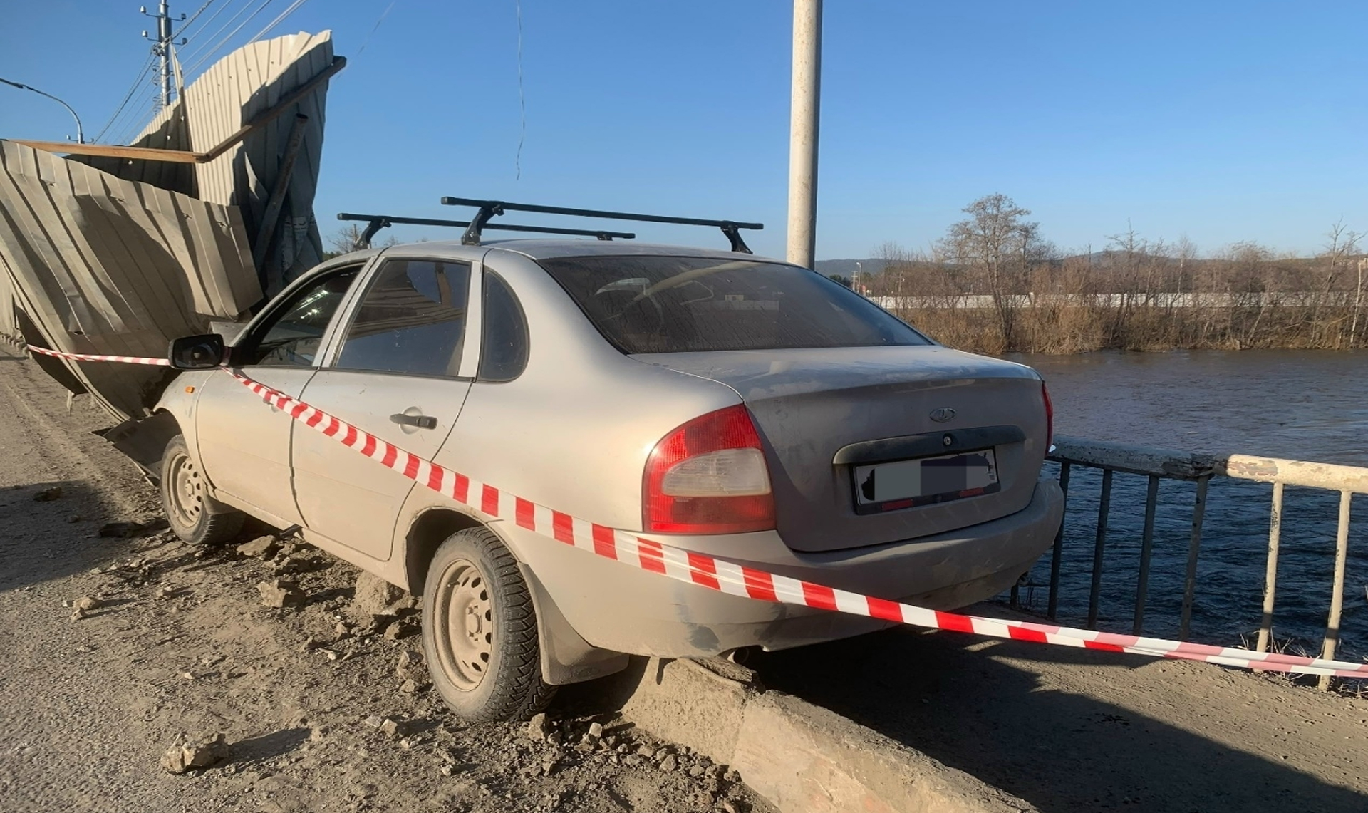 Нешуточное ДТП! 1 апреля в Златоусте машину вынесло с дороги прямо на ребенка