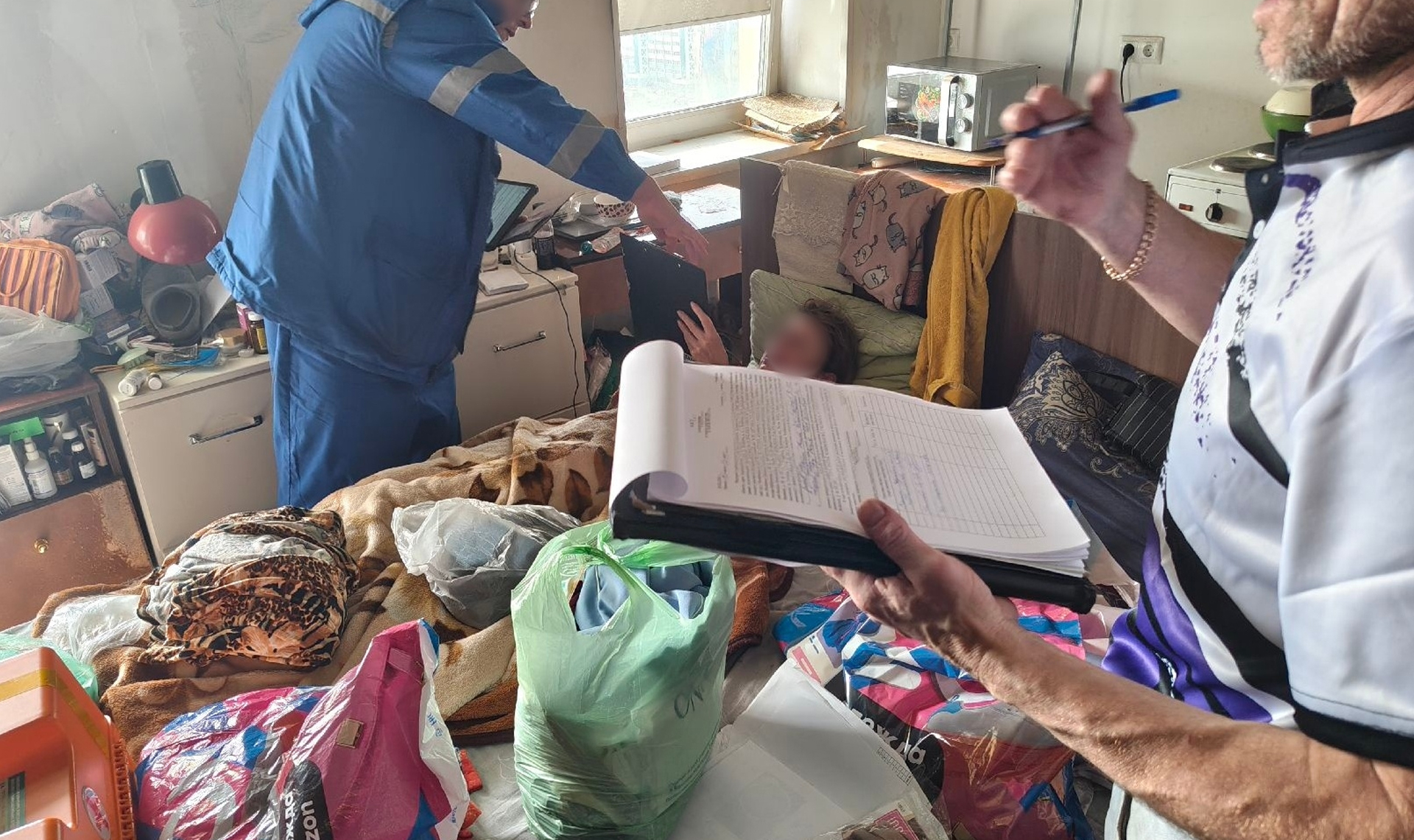 Семь хвостов и бетонные стены: как в Челябинске выселяли должницу, бросившую кошек