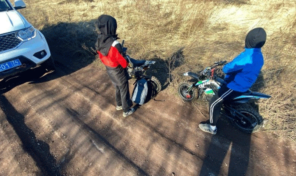 Ценой незаконных покатушек могла оказаться смерть: двух юных питбайкеров поймали в Копейске