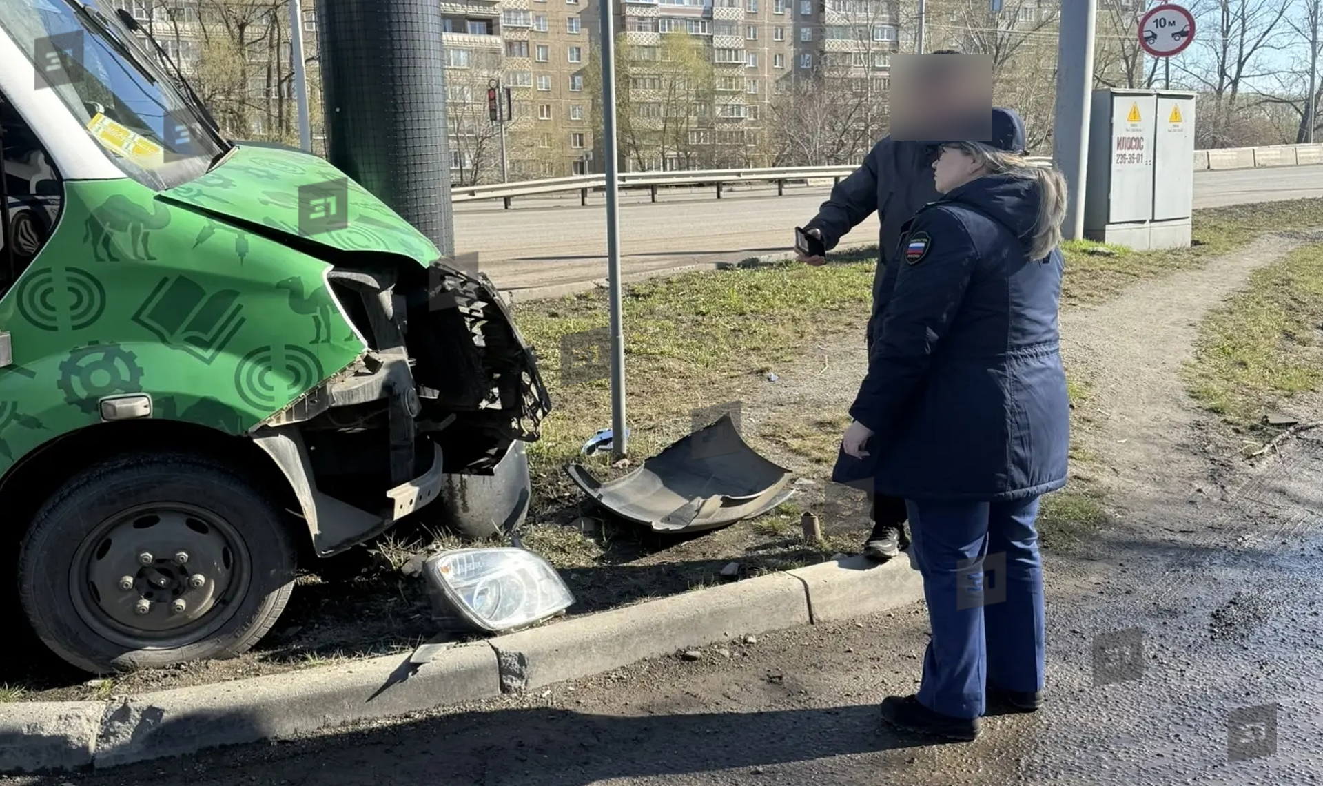 Конечная остановка - столб: маршрутка влетела в электроопору в Челябинске