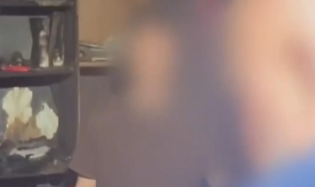 Следователи показали обвиняемого в поджоге жены