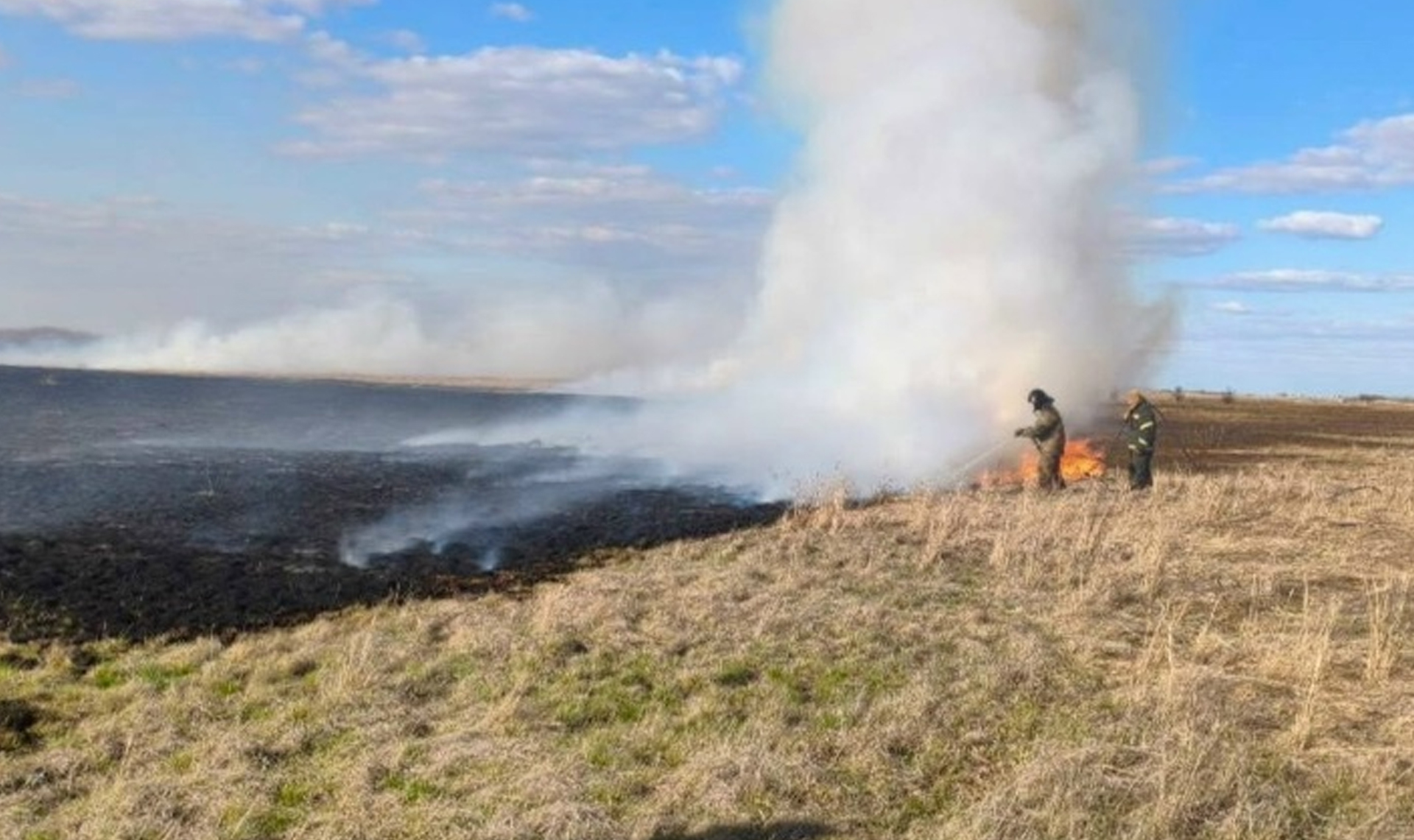 По неосторожности чуть целое поле не спалили в Троицком районе