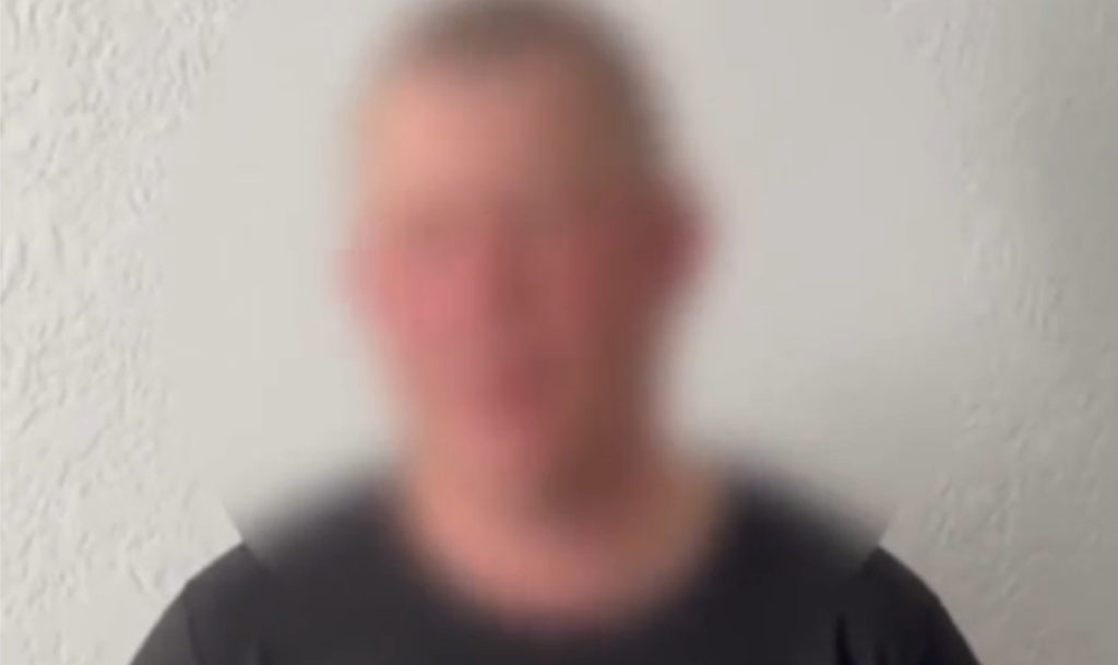 В Челябинске мужчина украл телефон у человека с ограниченными возможностями