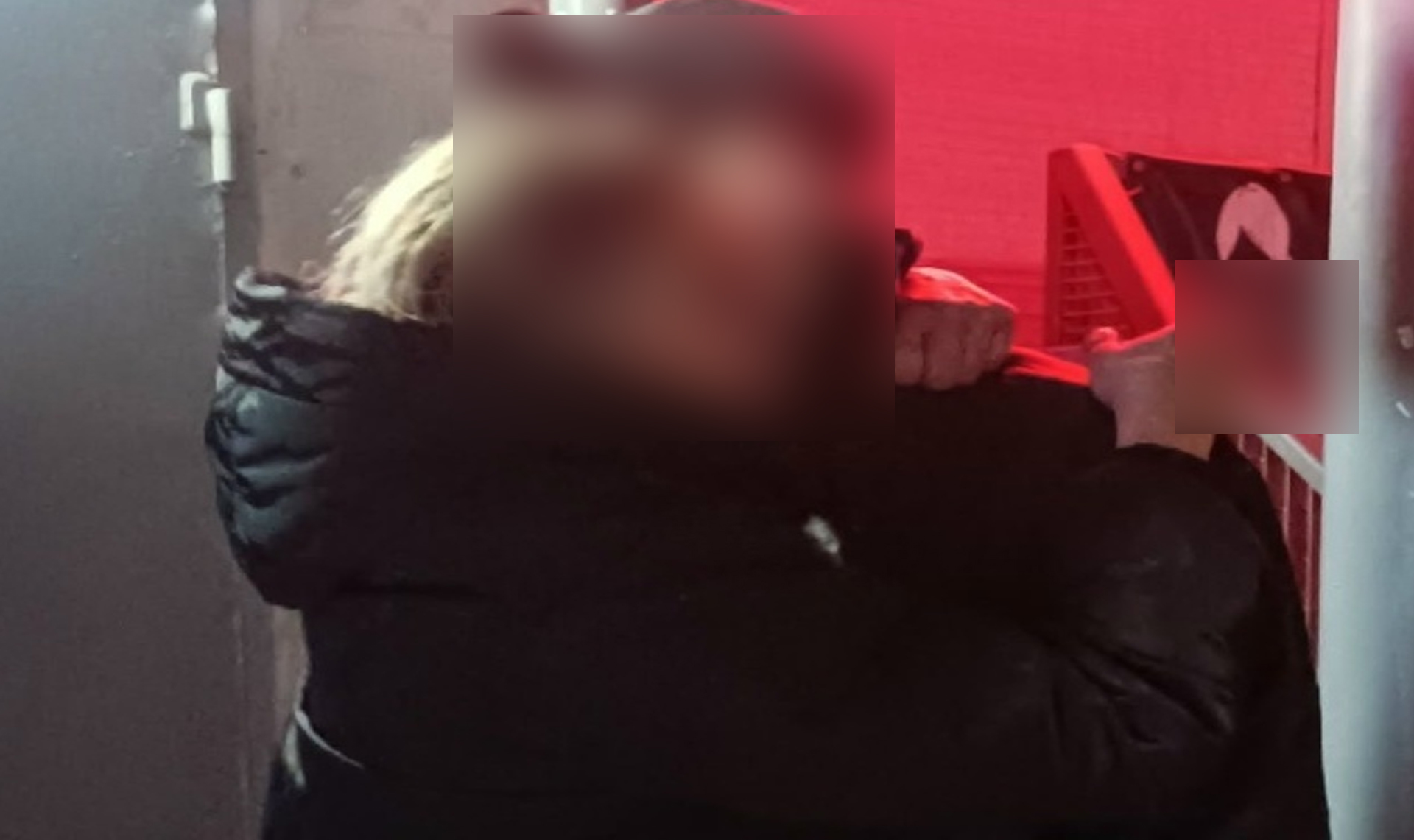 Пьяная драма с угрозами: как спасали девушку от незваного гостя