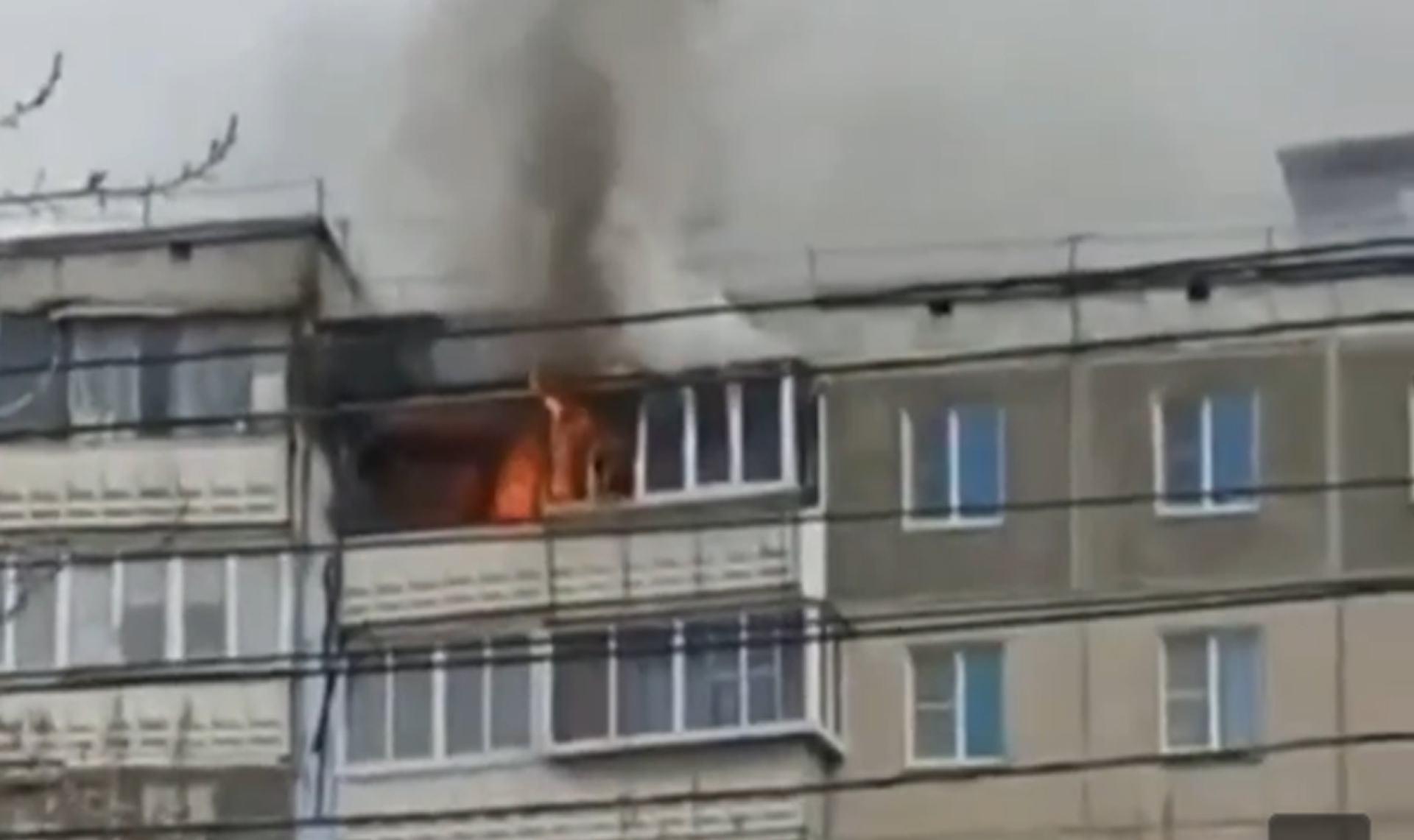 Причиной пожара в доме на улице Чичерина стала стеклянная банка