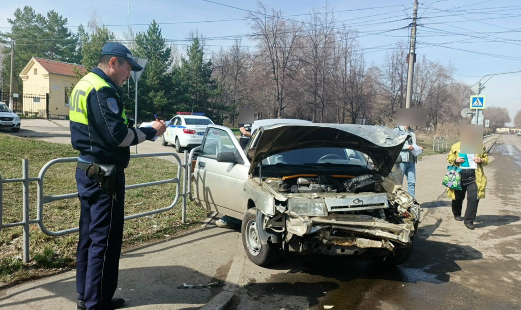 В Магнитогорске 15-летний парень за рулем «десятки» устроил ДТП с двумя машинами
