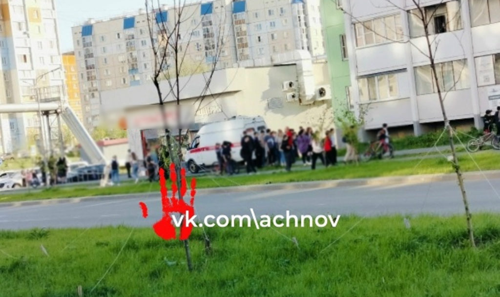 Мужчина выпал из окна в Челябинске