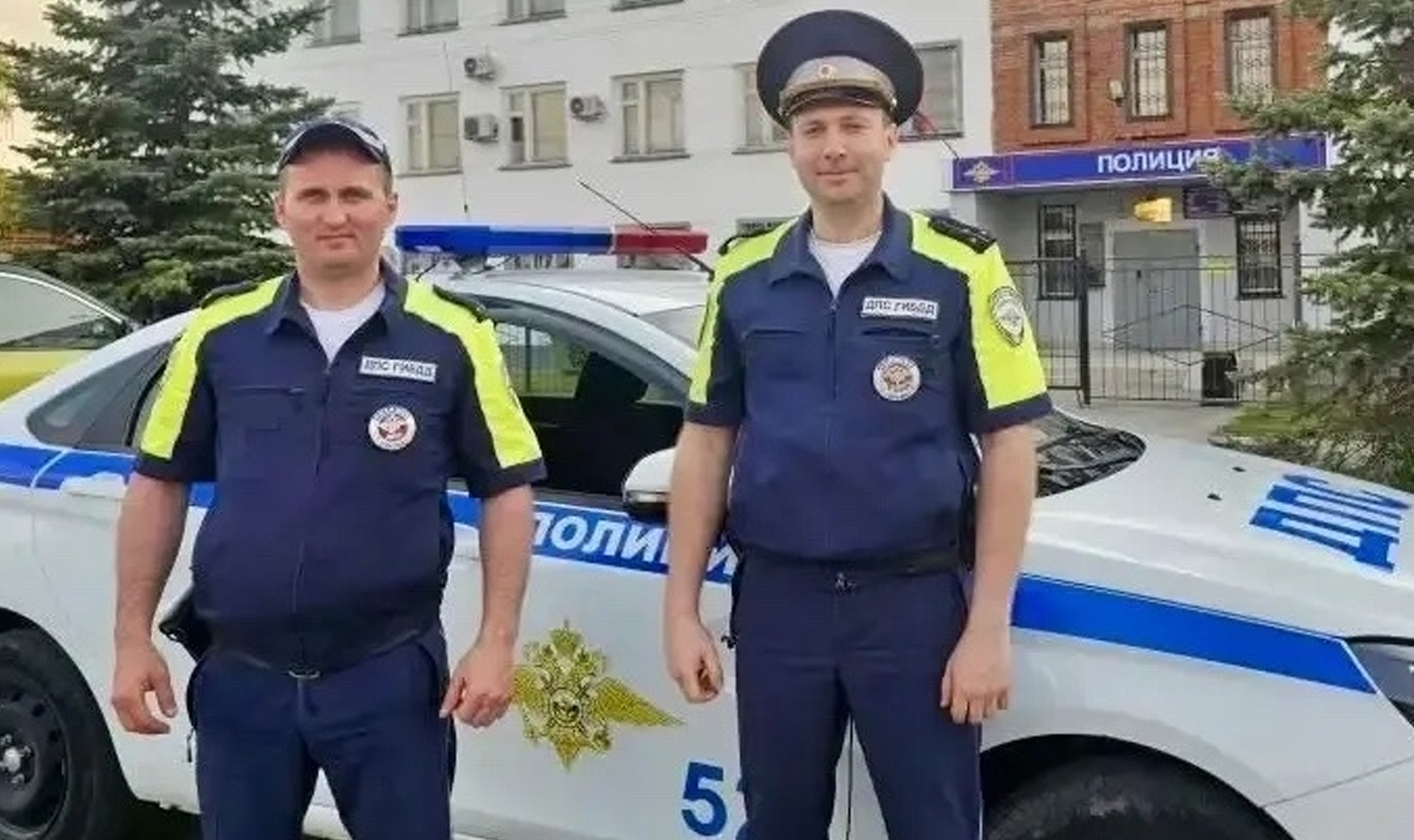 Замок подвел, а ДПС - нет: в Вишневогорске полицейские помогли семье выбраться из заточения