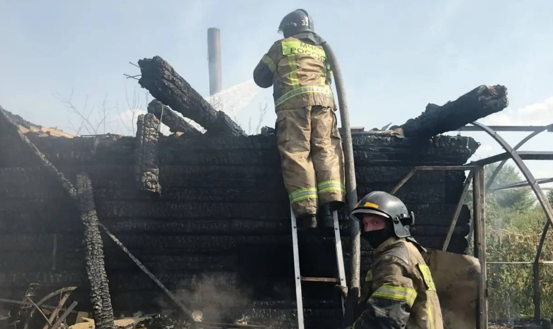 В поселке Увельский сгорела баня