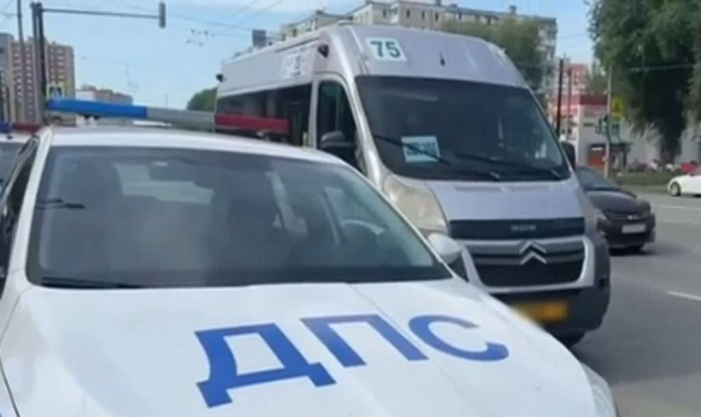 Водитель маршрутки в Челябинске получил штраф за хамство и нарушения ПДД!