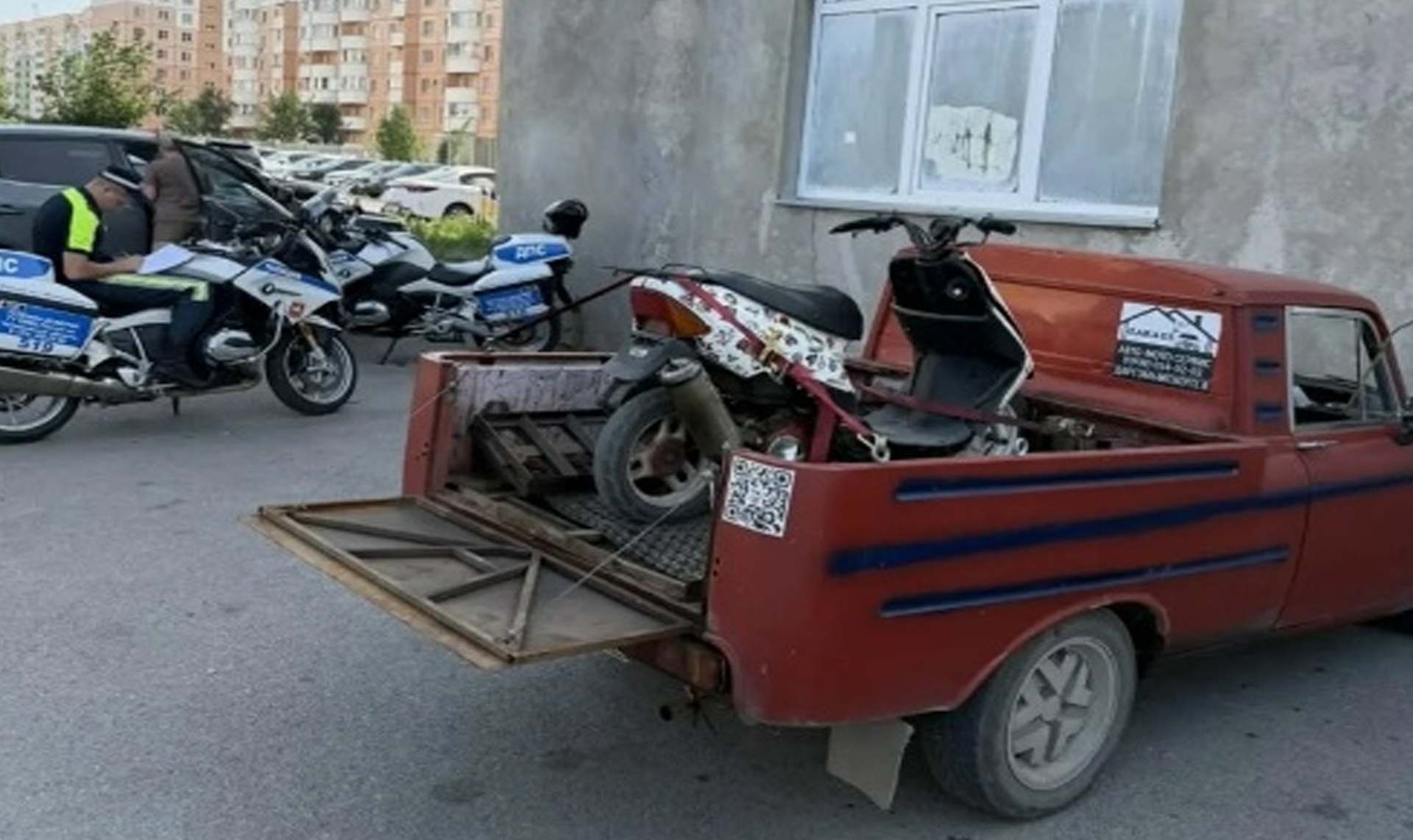 В Магнитогорске поймали юного скутериста, который ездил без прав и взял в качестве пассажиров аж троих ч6еловек