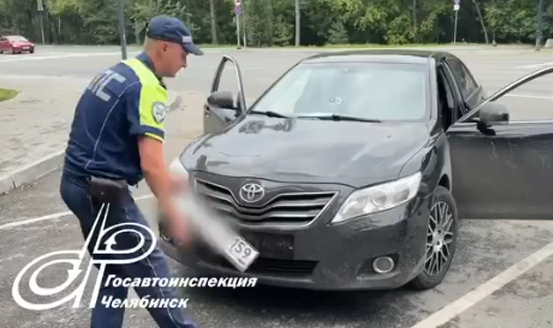 В Челябинске у молодого бесправника изъяли незарегистрированную Тойоту Камри