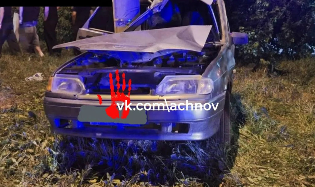 Машину на столб намотало! У нарушителя не получилось скрыться с места аварии