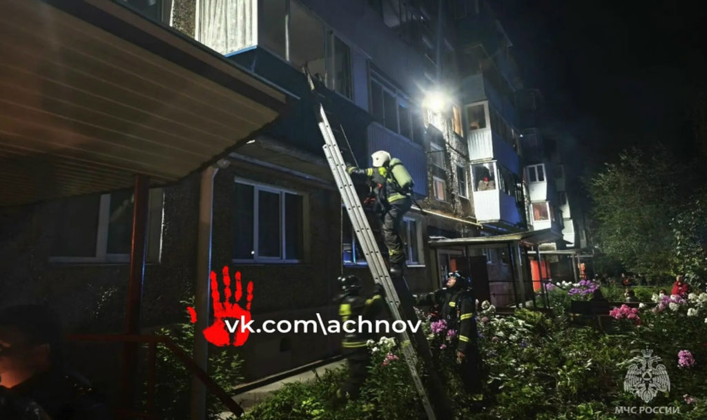 произошел пожар в квартире на 1 этаже дома по улице 30 лет Победы