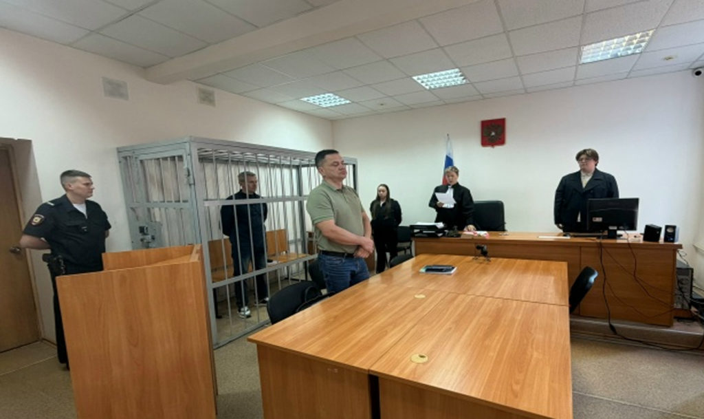 Под стражей оставили старшего инспектора отдела центра лицензионно-разрешительной работы УФСВНГ