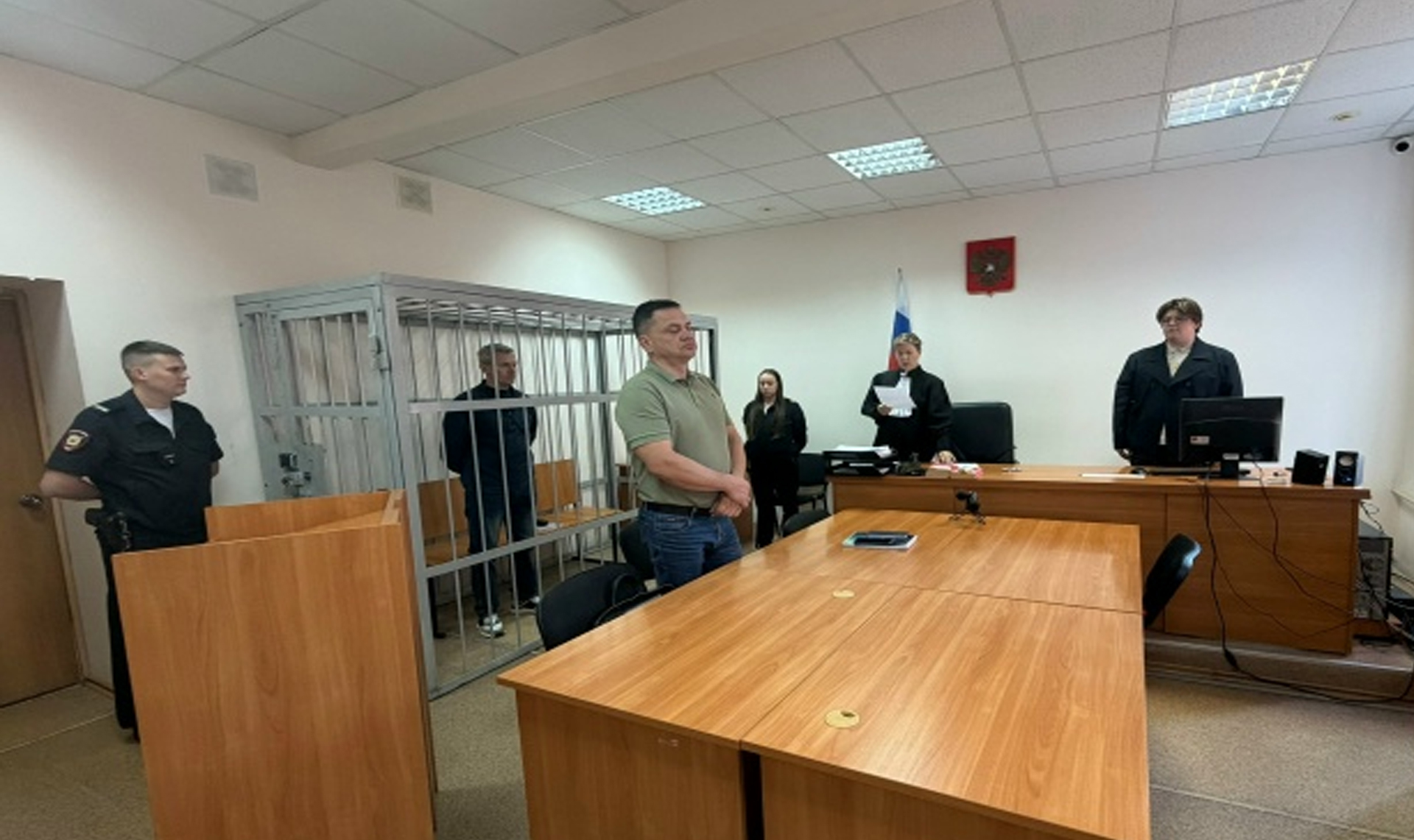 Под стражей оставили старшего инспектора отдела центра лицензионно-разрешительной работы УФСВНГ